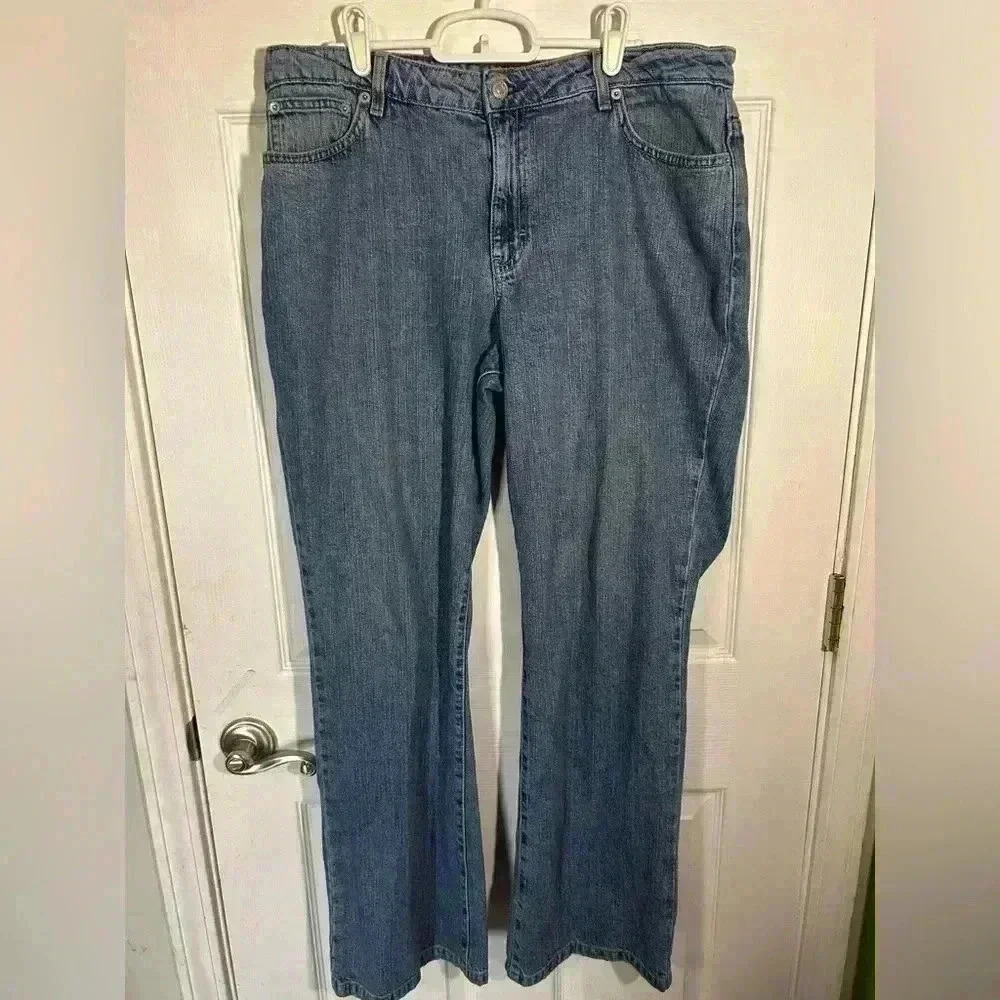 Vintage Y2K Tommy Hilfiger jeans. Womens size 14. Slight bootcut.